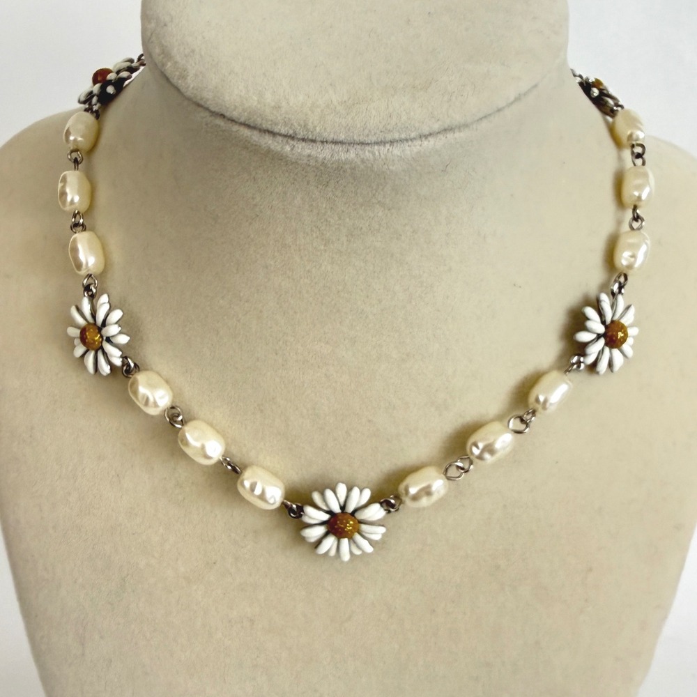 Daisy Flower Faux Pearl Necklace White Enamel Floral Silver Tone Adjustable